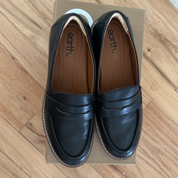 NWOT Earth Java Black Leather Loafers Size 9m - Picture 3 of 9